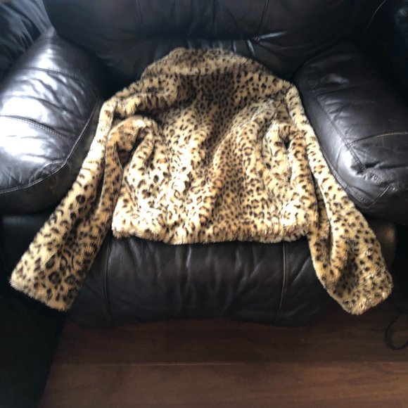 Charlotte Russe Reversible jacket, Leopard fur on one side and light pink - Picture 5 of 8
